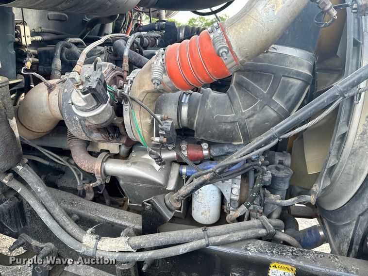 image for item ND9280 2006 Mack CHN613 semi truck