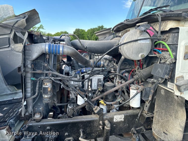 image for item ND9280 2006 Mack CHN613 semi truck