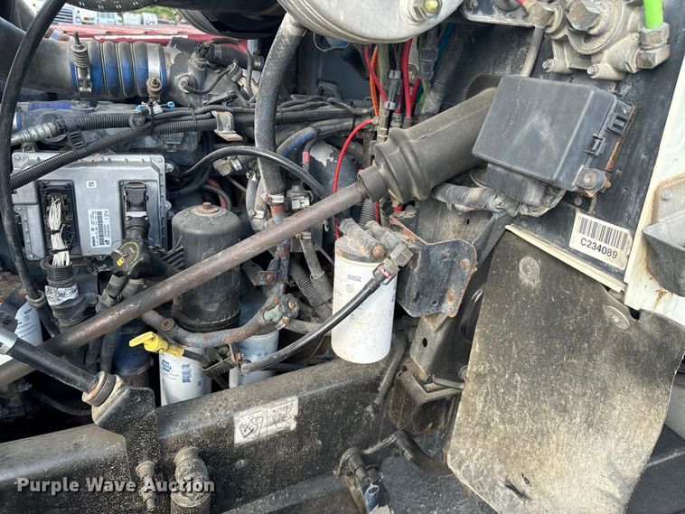 image for item ND9280 2006 Mack CHN613 semi truck