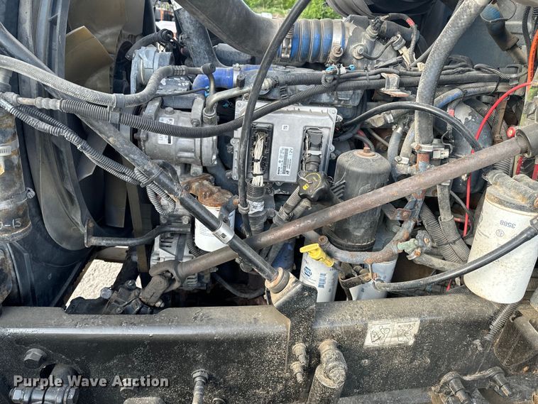 image for item ND9280 2006 Mack CHN613 semi truck