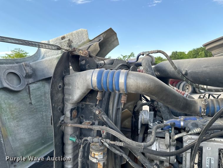 image for item ND9280 2006 Mack CHN613 semi truck