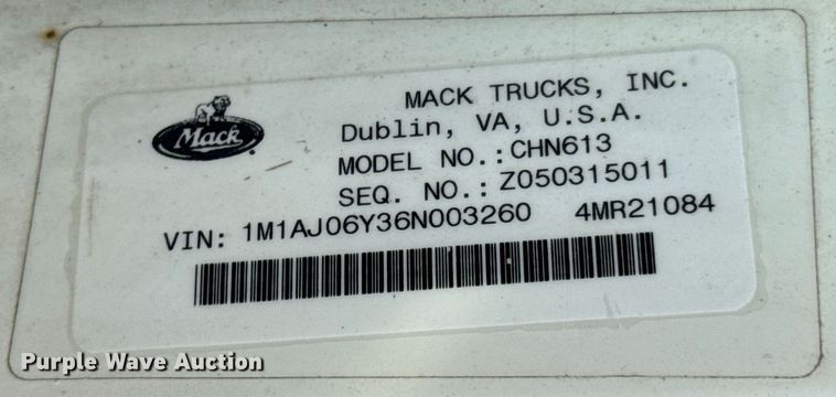 image for item ND9280 2006 Mack CHN613 semi truck