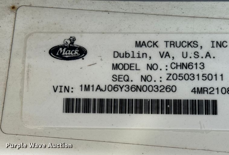 image for item ND9280 2006 Mack CHN613 semi truck