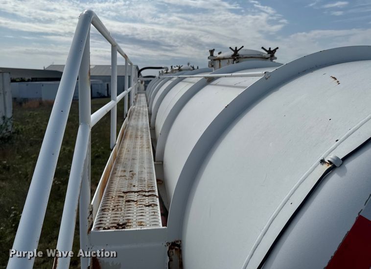 image for item ND9288 2012 Dragon tank trailer