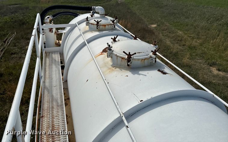 image for item ND9288 2012 Dragon tank trailer