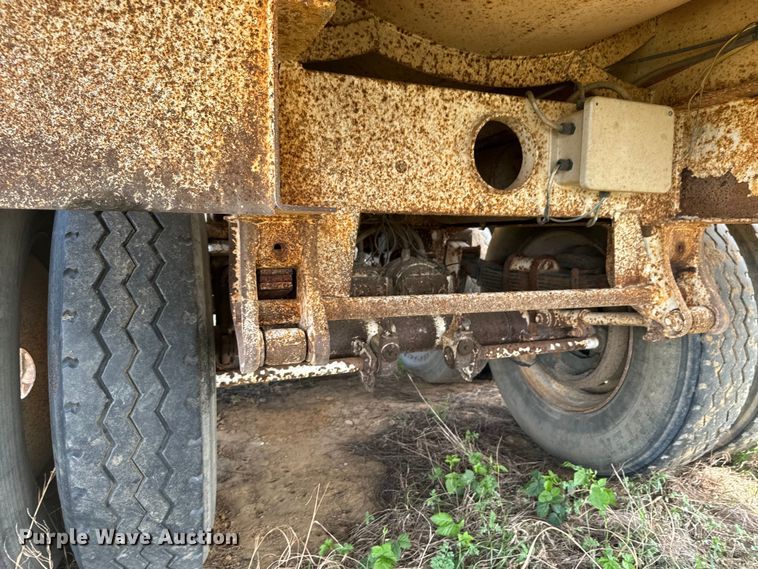 image for item ND9288 2012 Dragon tank trailer