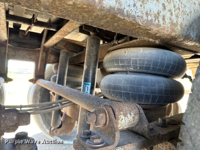 image for item NL9707 2002 Hyundai  V12530152AJS dry van trailer