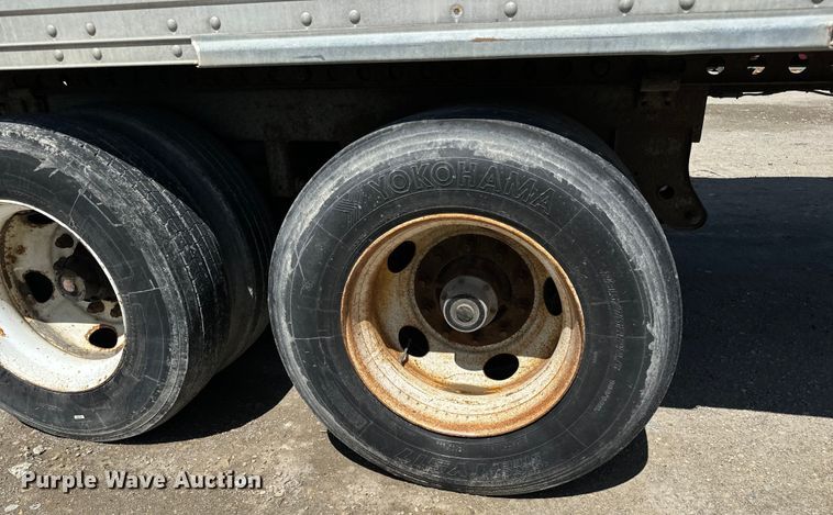 image for item NL9707 2002 Hyundai  V12530152AJS dry van trailer