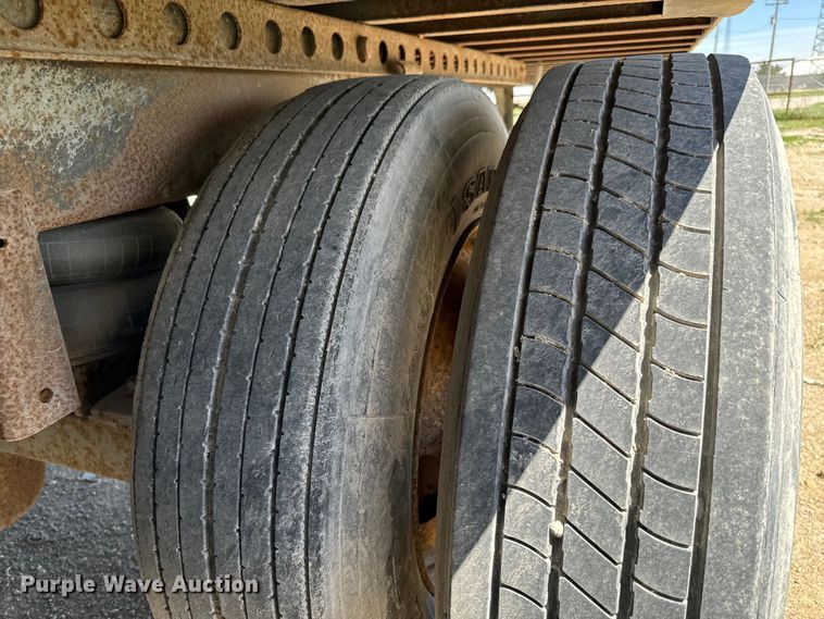 image for item NL9707 2002 Hyundai  V12530152AJS dry van trailer