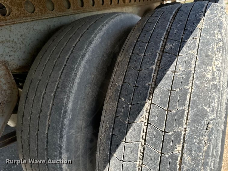 image for item NL9707 2002 Hyundai  V12530152AJS dry van trailer