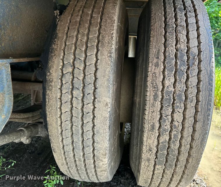 image for item NR9818 1982 Daco TUI9D4582 drop deck trailer