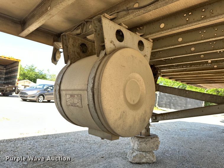 image for item NR9841 1992 Utility  VS2R refrigerated van trailer