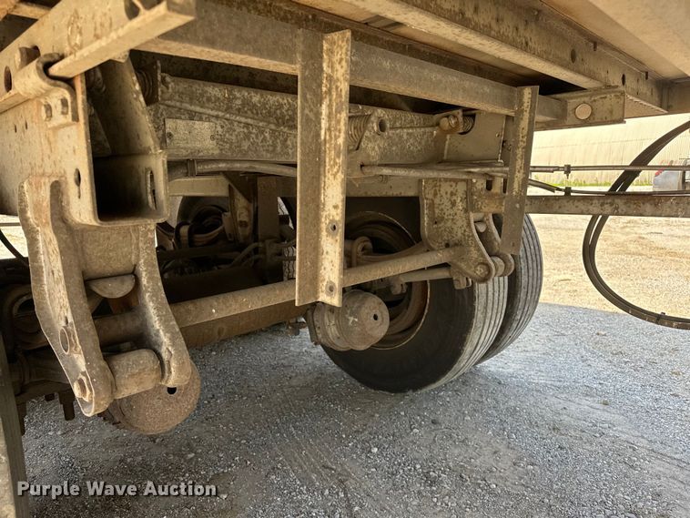 image for item NR9841 1992 Utility  VS2R refrigerated van trailer