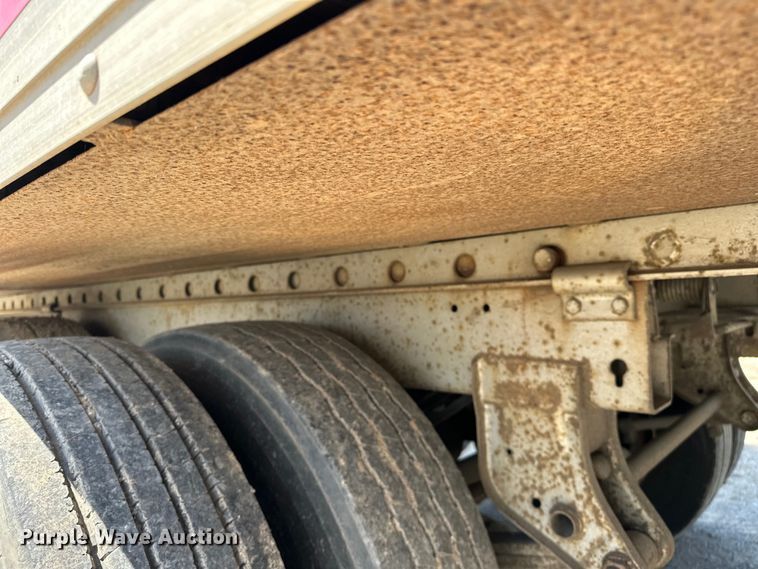 image for item NR9841 1992 Utility  VS2R refrigerated van trailer