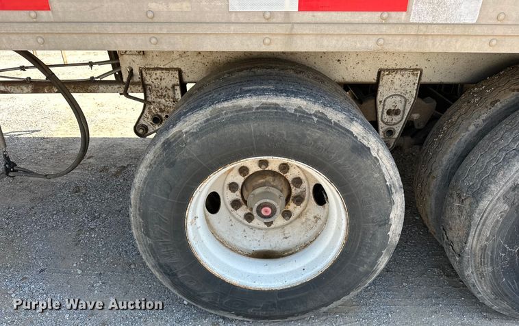 image for item NR9841 1992 Utility  VS2R refrigerated van trailer