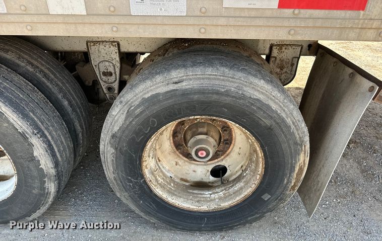 image for item NR9841 1992 Utility  VS2R refrigerated van trailer