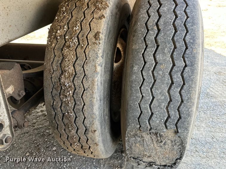 image for item NR9841 1992 Utility  VS2R refrigerated van trailer