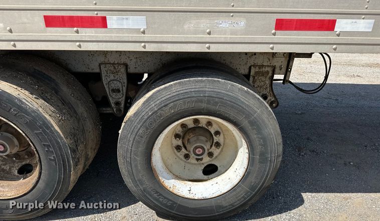 image for item NR9841 1992 Utility  VS2R refrigerated van trailer