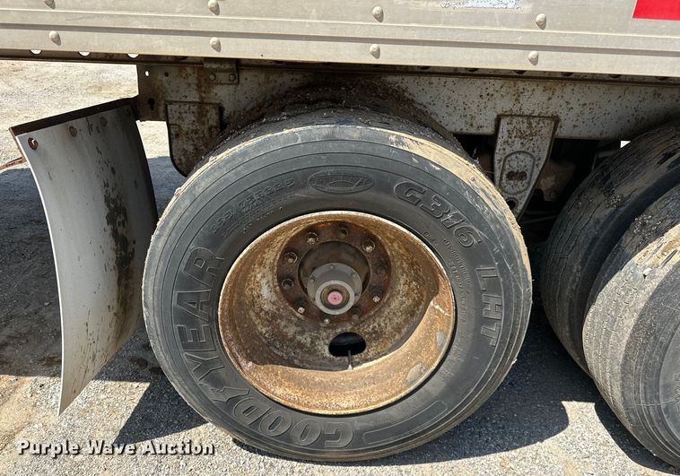 image for item NR9841 1992 Utility  VS2R refrigerated van trailer