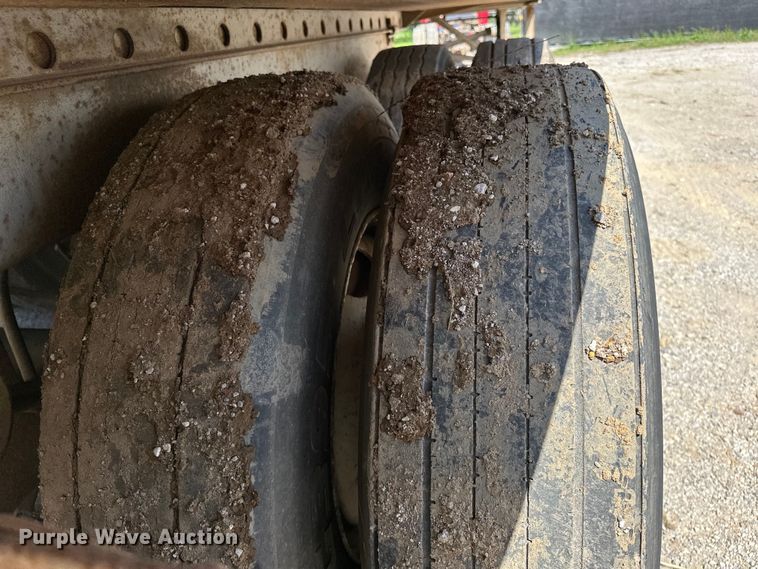 image for item NR9841 1992 Utility  VS2R refrigerated van trailer