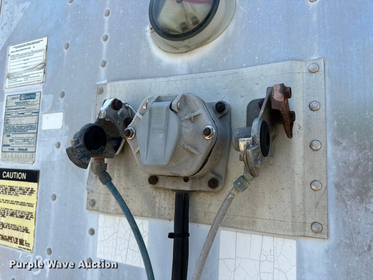 image for item NR9843 1999 Stoughton  AVW-535T-S-C-AR dry van trailer