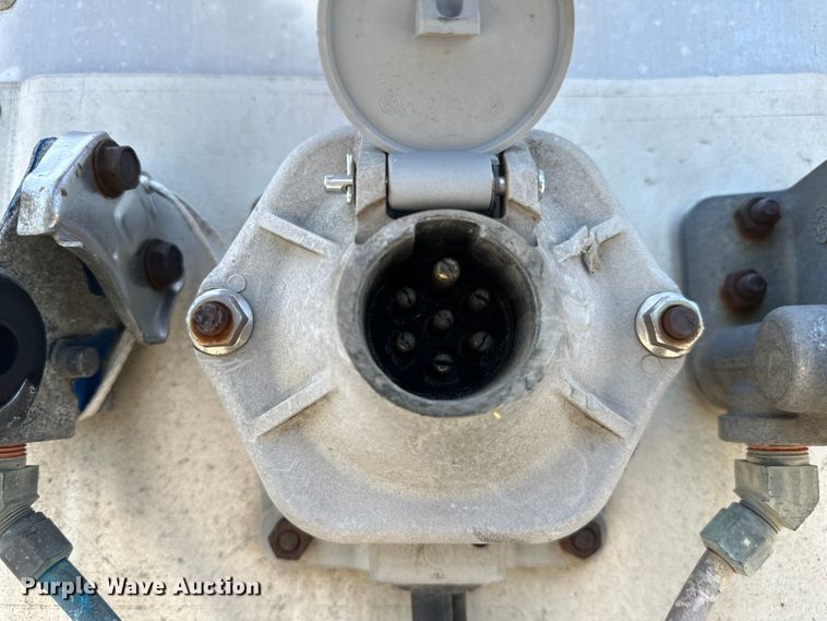 image for item NR9843 1999 Stoughton  AVW-535T-S-C-AR dry van trailer