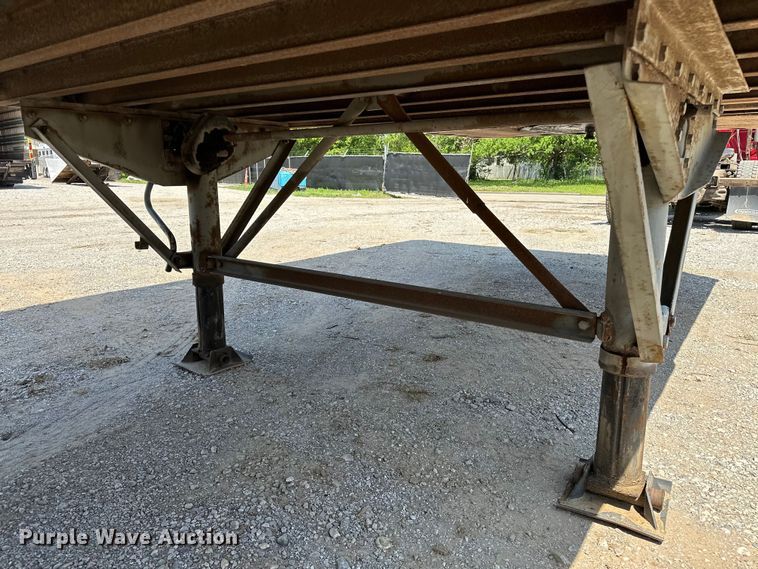image for item NR9843 1999 Stoughton  AVW-535T-S-C-AR dry van trailer