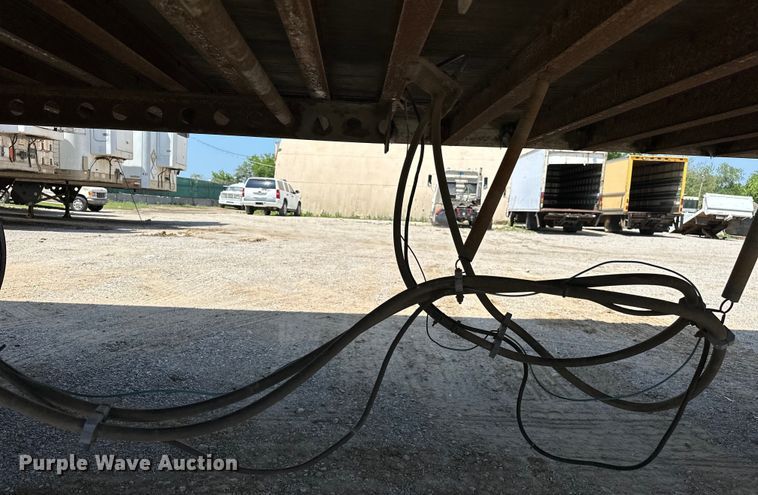 image for item NR9843 1999 Stoughton  AVW-535T-S-C-AR dry van trailer