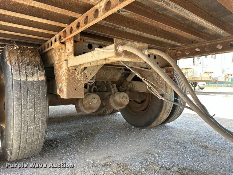 image for item NR9843 1999 Stoughton  AVW-535T-S-C-AR dry van trailer