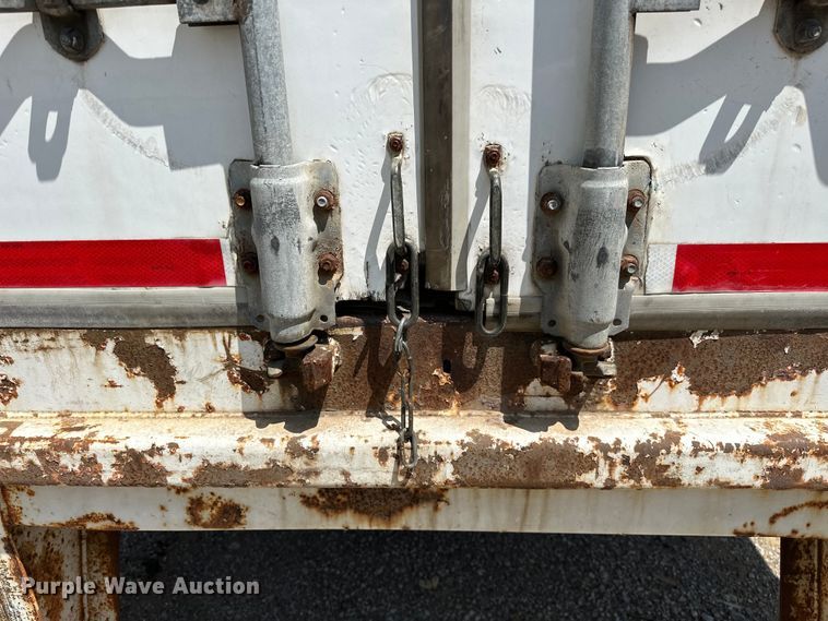 image for item NR9843 1999 Stoughton  AVW-535T-S-C-AR dry van trailer