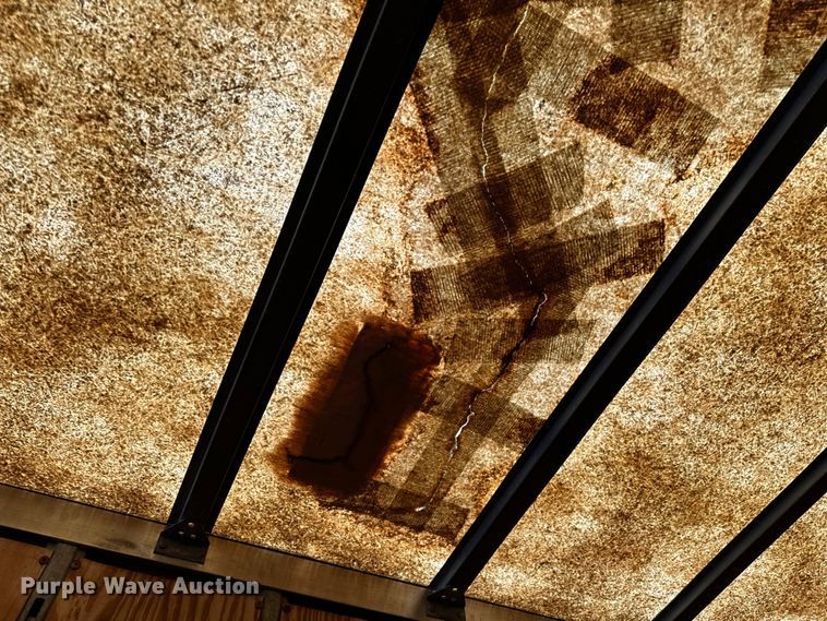 image for item NR9843 1999 Stoughton  AVW-535T-S-C-AR dry van trailer