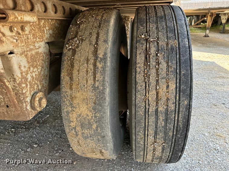 image for item NR9843 1999 Stoughton  AVW-535T-S-C-AR dry van trailer