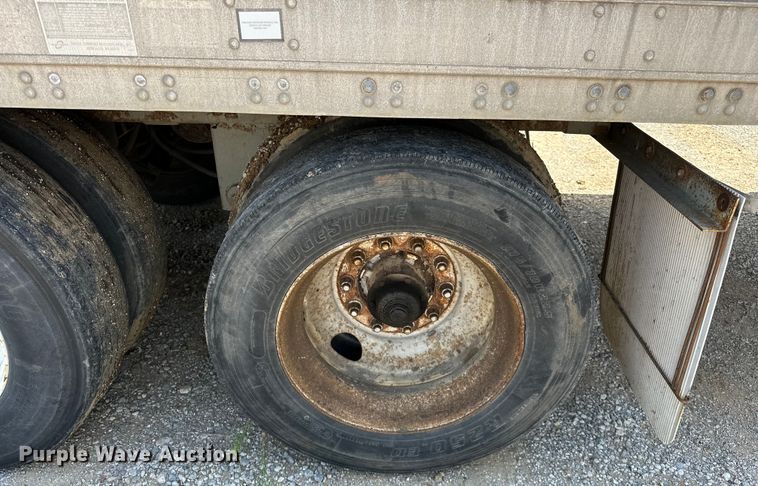 image for item NR9843 1999 Stoughton  AVW-535T-S-C-AR dry van trailer