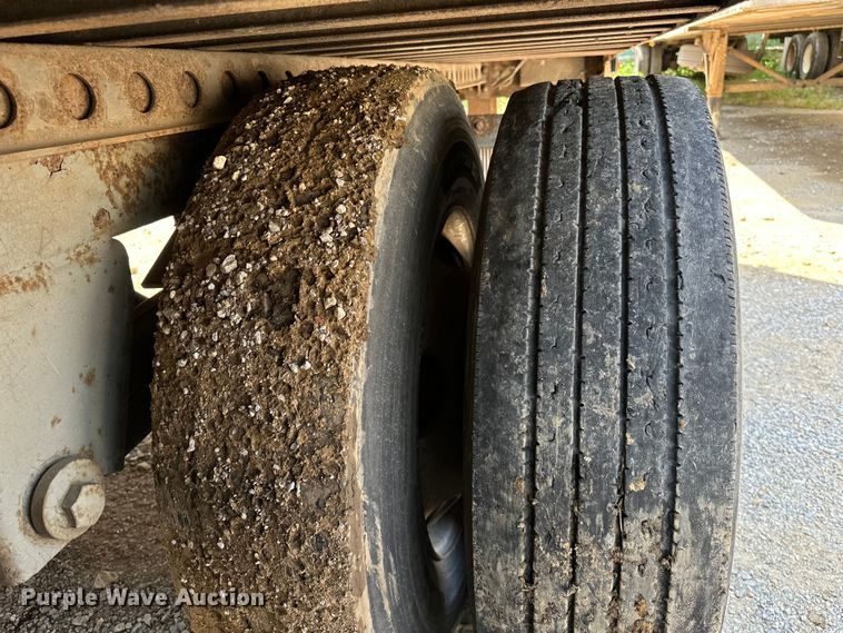 image for item NR9843 1999 Stoughton  AVW-535T-S-C-AR dry van trailer