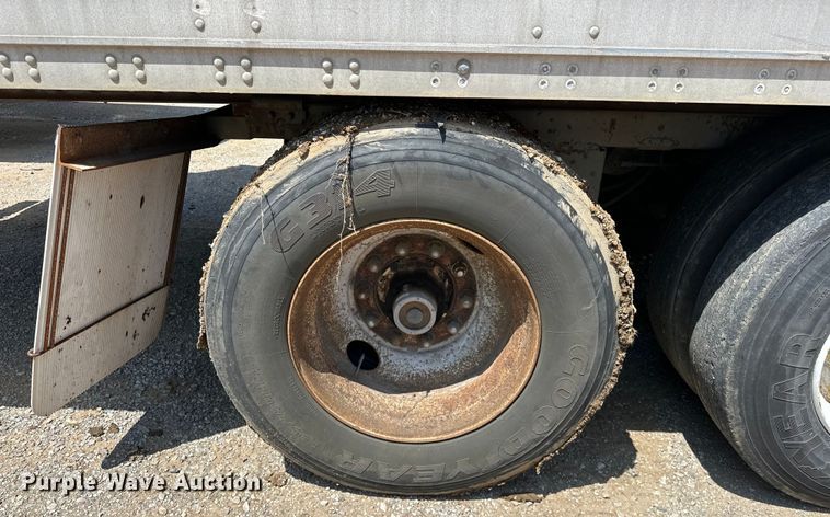 image for item NR9843 1999 Stoughton  AVW-535T-S-C-AR dry van trailer