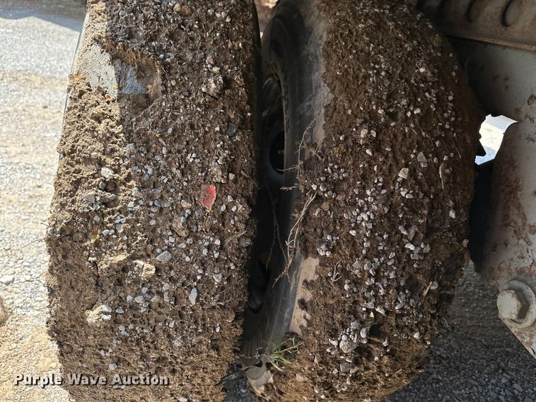 image for item NR9843 1999 Stoughton  AVW-535T-S-C-AR dry van trailer