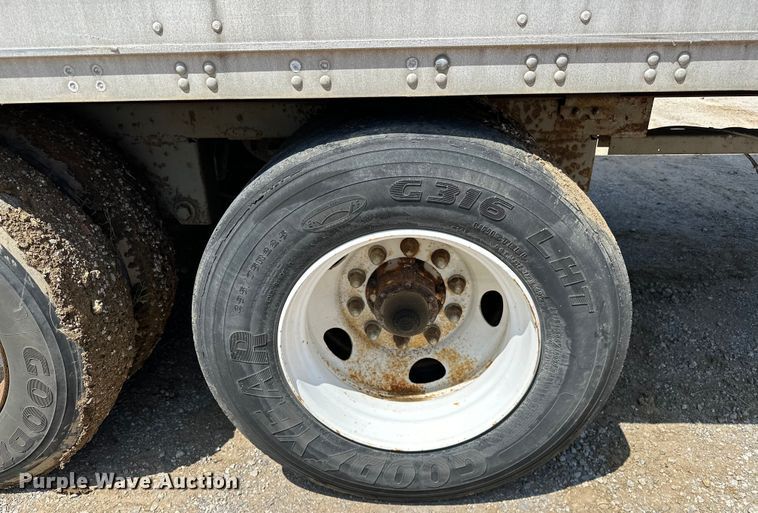 image for item NR9843 1999 Stoughton  AVW-535T-S-C-AR dry van trailer