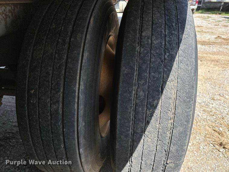 image for item NR9843 1999 Stoughton  AVW-535T-S-C-AR dry van trailer