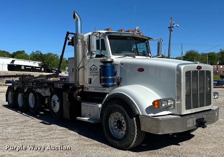 image for item NT9173 2011 Peterbilt  367 roll-off container truck