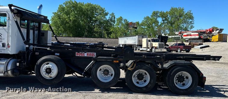 image for item NT9173 2011 Peterbilt  367 roll-off container truck