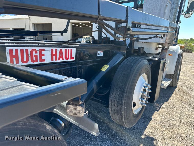 image for item NT9173 2011 Peterbilt  367 roll-off container truck