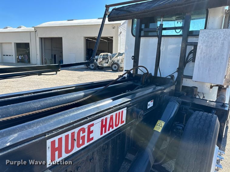 image for item NT9173 2011 Peterbilt  367 roll-off container truck