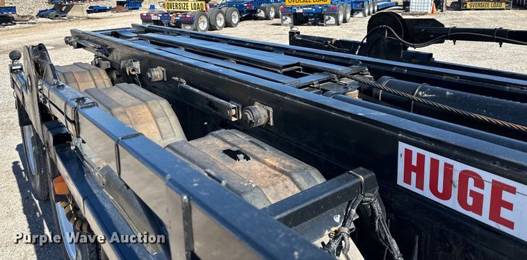 image for item NT9173 2011 Peterbilt  367 roll-off container truck