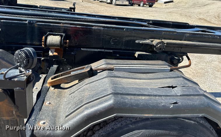 image for item NT9173 2011 Peterbilt  367 roll-off container truck