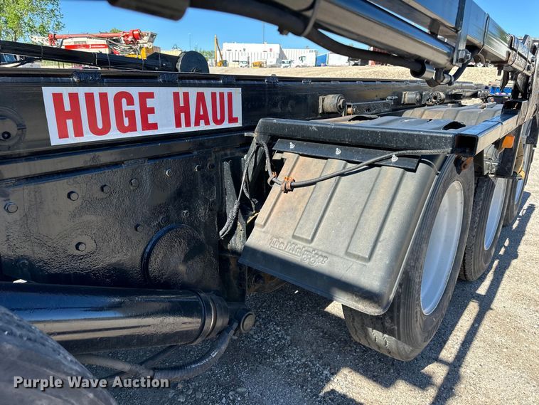 image for item NT9173 2011 Peterbilt  367 roll-off container truck