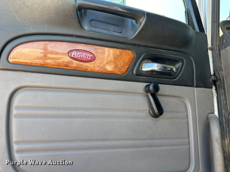 image for item NT9173 2011 Peterbilt  367 roll-off container truck