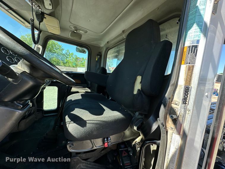 image for item NT9173 2011 Peterbilt  367 roll-off container truck