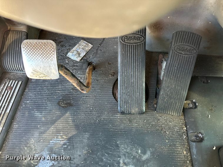 image for item NT9173 2011 Peterbilt  367 roll-off container truck