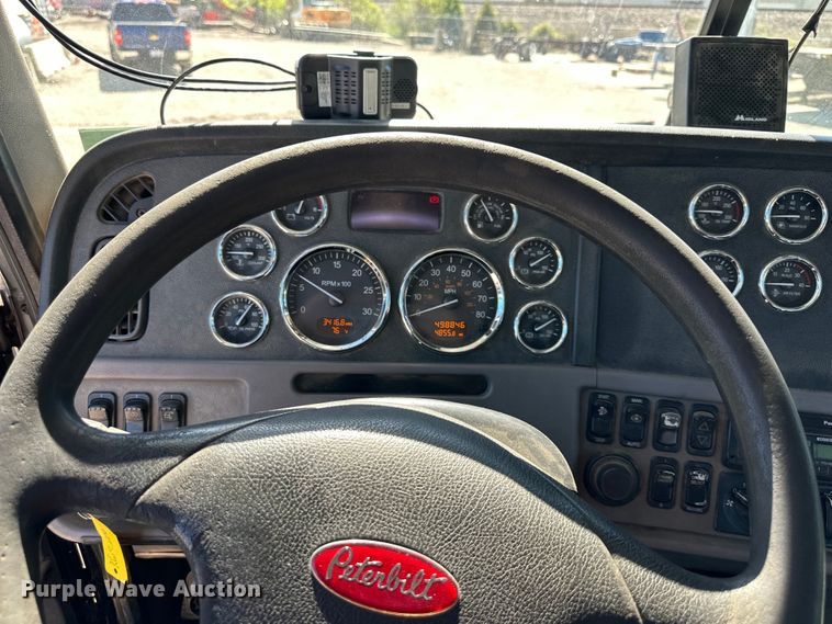 image for item NT9173 2011 Peterbilt  367 roll-off container truck