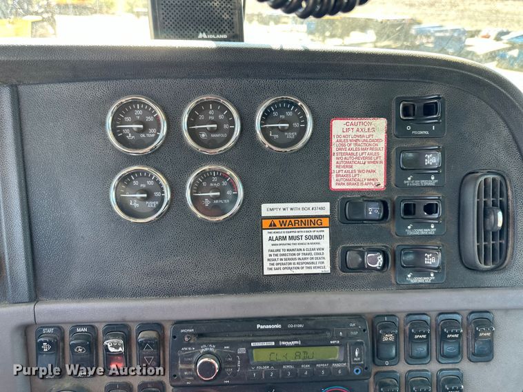 image for item NT9173 2011 Peterbilt  367 roll-off container truck